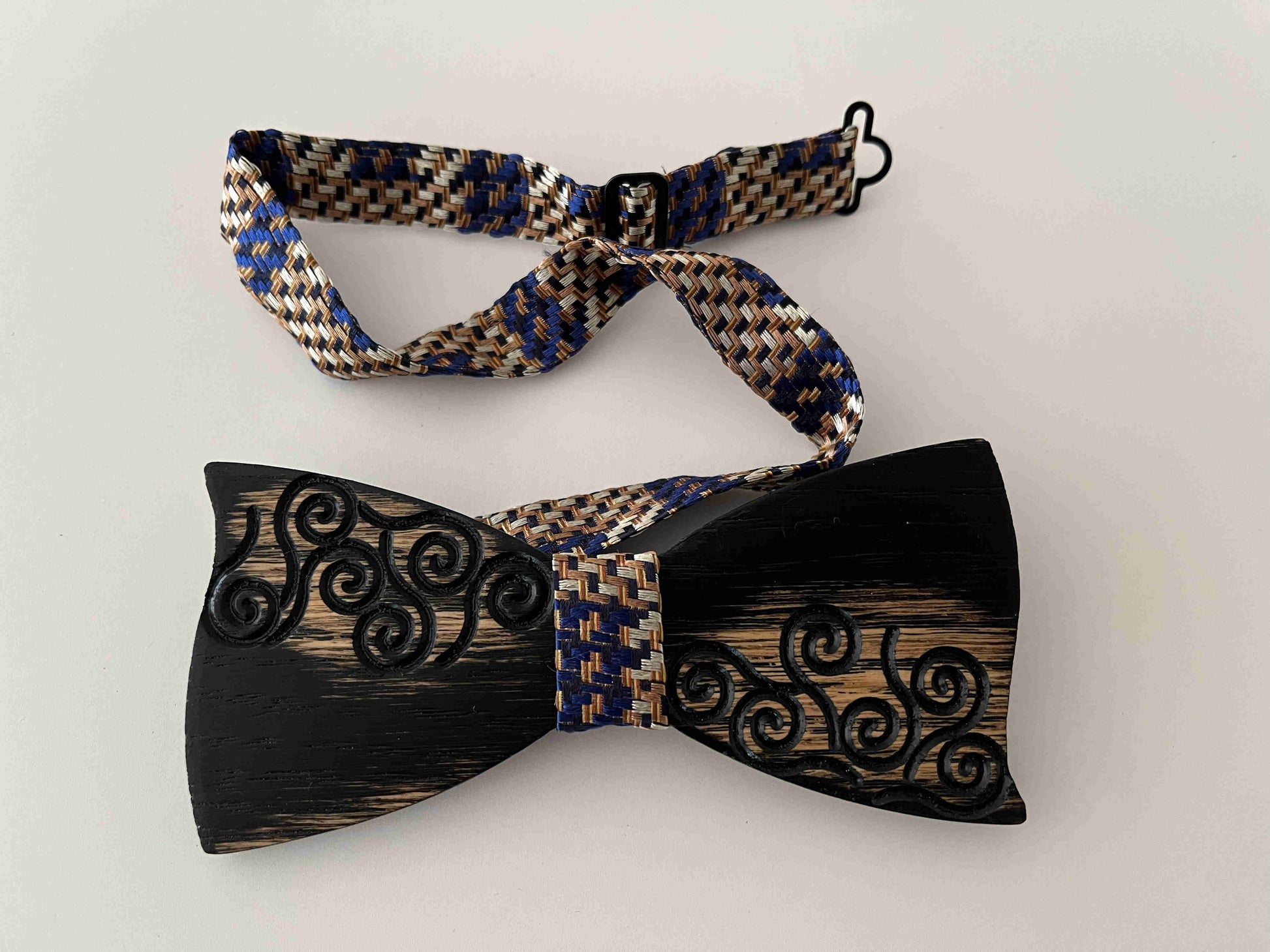 Papillon in legno di ebano, barbiere, nodo cotone blu notte - GIGETTO 1910 - Papillon legno e accessori moda - 100% Personalizzabile Papillon in legno di ebano, barbiere, nodo cotone blu notte - GIGETTO 1910 - Papillon legno e accessori moda - 100% Personalizzabile